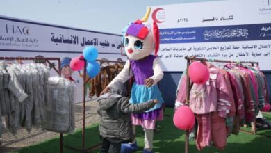 خلية الأعمال الإنسانية تدشّن حملة شتوية لتوزيع الملابس على الأسر الفقيرة بدعم إماراتي