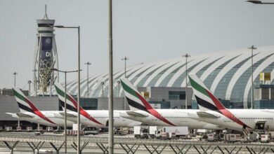 دبي تستأنف الحركة الجوية تدريجياً في مطارها الدولي بعد احتواء حريق محدود