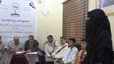المخا.. إذاعة "صوت المقاومة" تدشّن دورة تدريبية لكوادرها الإعلامية والشبابية