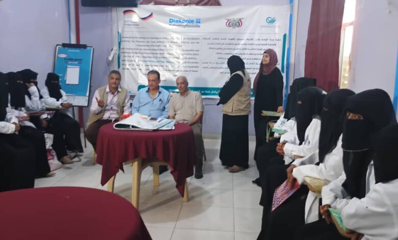 المخا.. تدشين دورة تدريبية في مجال التمكين وسبل العيش عبر القطاع السمكي