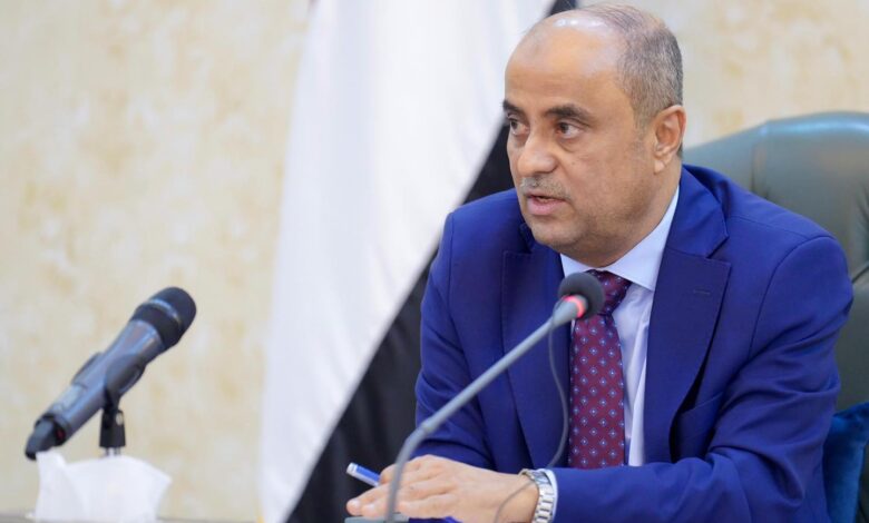 بن بريك يعلن الحرب على الجبايات غير القانونية ويتوعد المخالفين بإجراءات صارمة 1 بن بريك يعلن الحرب على الجبايات غير القانونية ويتوعد المخالفين بإجراءات صارمة