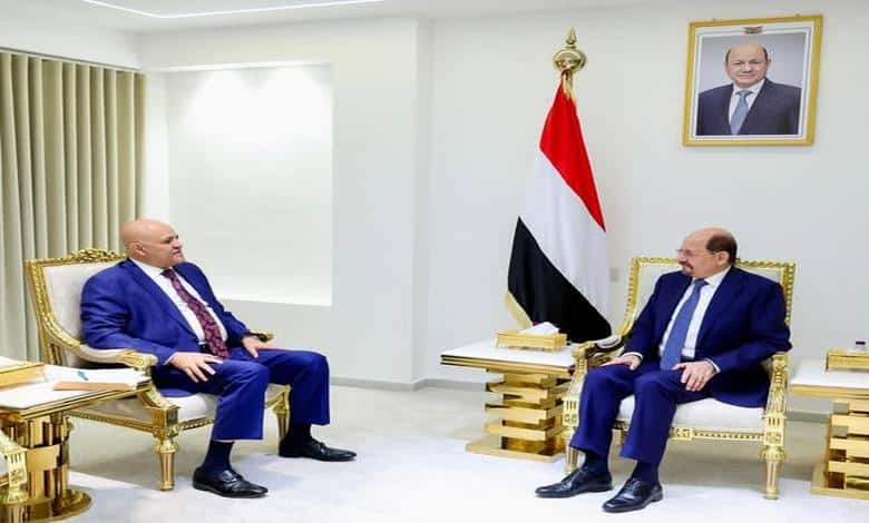 رئيس الوزراء يوجّه بسرعة معالجة أضرار السيول في تعز ويشدد على دعم المتضررين