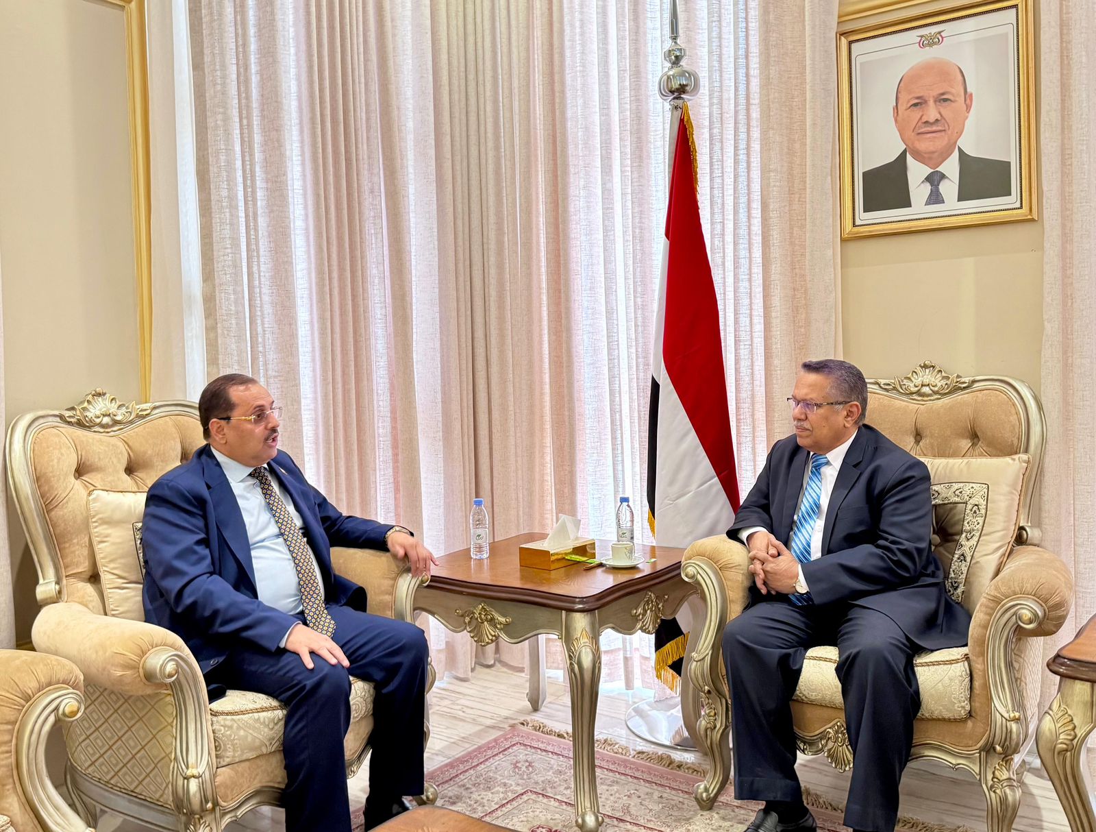 رئيس مجلس الشورى يبحث مع وزير الدولة تطورات الأوضاع وجهود الحكومة الاقتصادية والخدمية