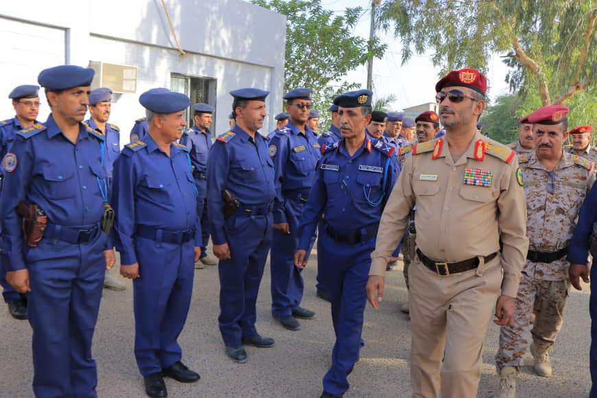 رئيس هيئة الأركان يفتتح مباني ومرافق كلية الطيران والدفاع الجوي بمأرب