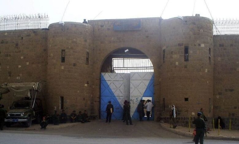 تسمم غذائي يصيب عشرات السجناء في الحديدة