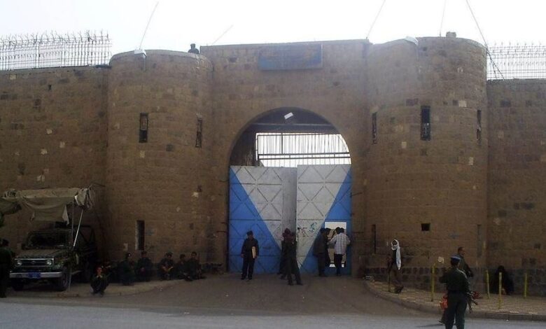 تهديد بإضراب مفتوح عن الطعام في سجن الحديدة المركزي احتجاجًا على الاحتجاز التعسفي 1 تهديد بإضراب مفتوح عن الطعام في سجن الحديدة المركزي احتجاجًا على الاحتجاز التعسفي