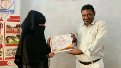 سليكه يكرم لجان مهرجان الحديدة في حيس