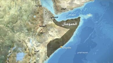 اندلاع حريق في سفينة قبالة السواحل الصومالية وإصابة أحد أفراد الطاقم