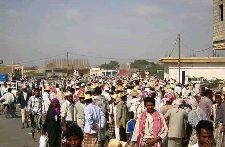 عنصر حوثي يقتل ويصيب سبعة مواطنين داخل سوق شعبي شمال الحديدة 1 عنصر حوثي يقتل ويصيب سبعة مواطنين داخل سوق شعبي شمال الحديدة