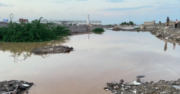 الحوثي يبرر سقوط ضحايا جراء السيول في المحويت والحديدة