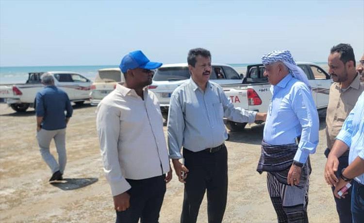 شبوة.. فريق هندسي يعاين موقع لإنشاء محطة كهرباء غازية في رضوم بدعم إماراتي