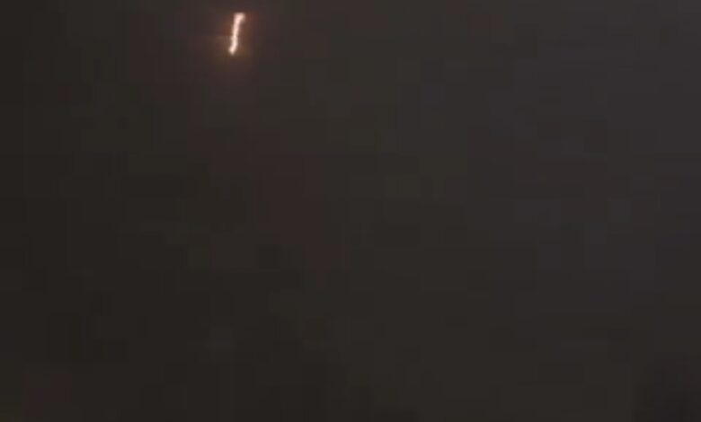 من قصف سوق صنعاء؟ الحوثي يتهم أمريكا والفيديو يكشف الجاني! 1 من قصف سوق صنعاء؟ الحوثي يتهم أمريكا والفيديو يكشف الجاني!