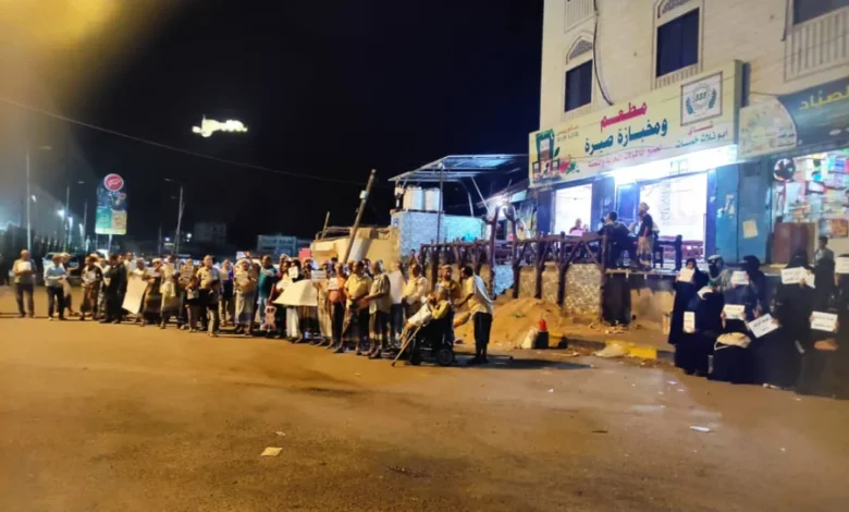 توجيه حكومي لإصدار كشوفات مرتبات الموظفين النازحين تمهيداً لصرفها بعد أشهر من التعثر