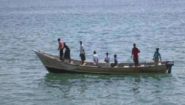 البحرية الإريترية تصيب صياد وتحتجز سته آخرين من المياه الإقليمية اليمنية
