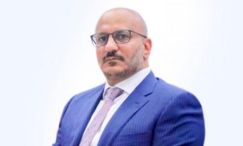 طارق صالح يطمئن على العميد عدنان رزيق ويوجه بملاحقة المتورطين في محاولة اغتياله 1 طارق صالح يطمئن على العميد عدنان رزيق ويوجه بملاحقة المتورطين في محاولة اغتياله