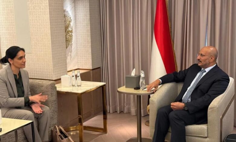 طارق صالح يبحث مع السفيرة البريطانية تطورات اليمن ويؤكد أهمية دعم مؤسسات الدولة وأمن الملاحة