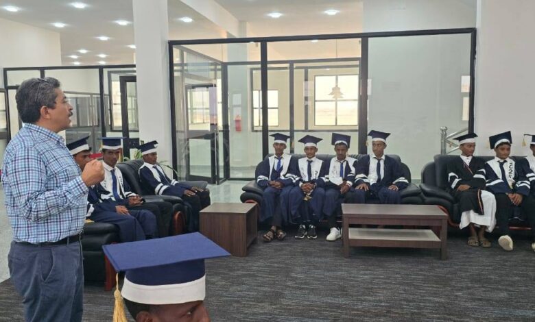 طلاب ثانوية الشروق بالخوخة يزورون مطار المخا الدولي ويطّلعون على التجهيزات الفنية والإدارية 1 طلاب ثانوية الشروق بالخوخة يزورون مطار المخا الدولي ويطّلعون على التجهيزات الفنية والإدارية