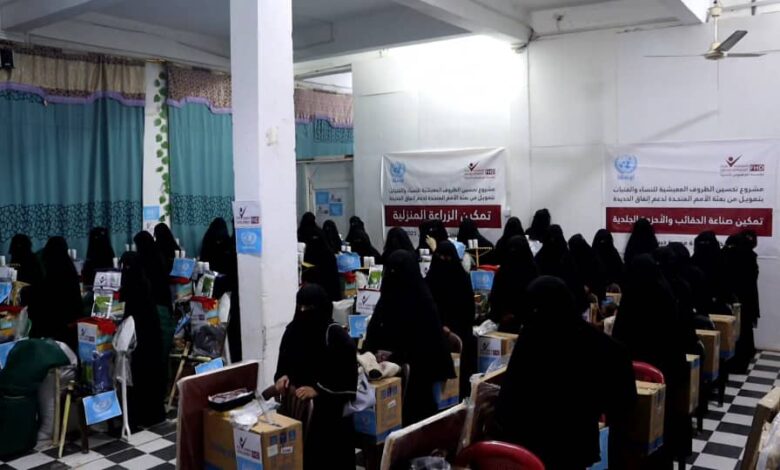 "فور هيومن" توزع حقائب تمكين اقتصادي لـ50 امرأة في حيس بدعم أونمها