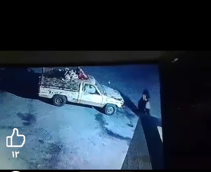 فيديو صادم يوثق اعتداء عصابة خطف أطفال على طفل مختطف في الحديدة