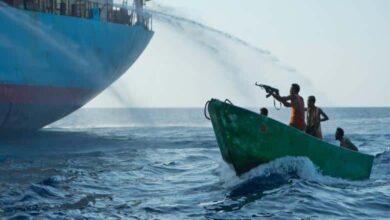 هجوم على ناقلة بنزين قبالة الصومال والطاقم يحتمي بالغرفة المحصنة
