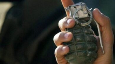 الحديدة.. إصابة 4 أشخاص بتفجير عنصر حوثي قنبلة في محل تجاري