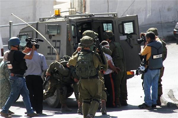 الاحتلال يطلق النار على فلسطينيين في غزة ويخلف إصابات