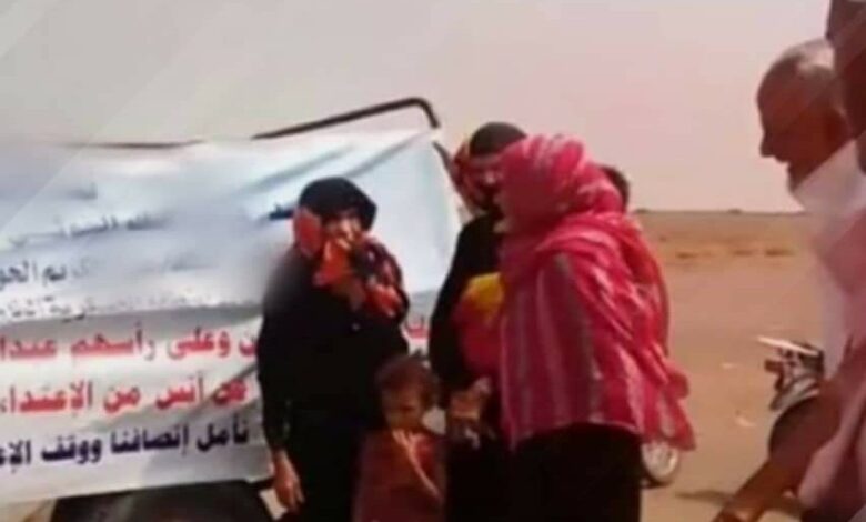 قيادات حوثية تنهب اراضي المواطنين في الصليف بالحديدة