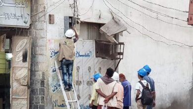 موظفو كهرباء الحديدة يعانون الجوع وإيراداتهم 800 مليون