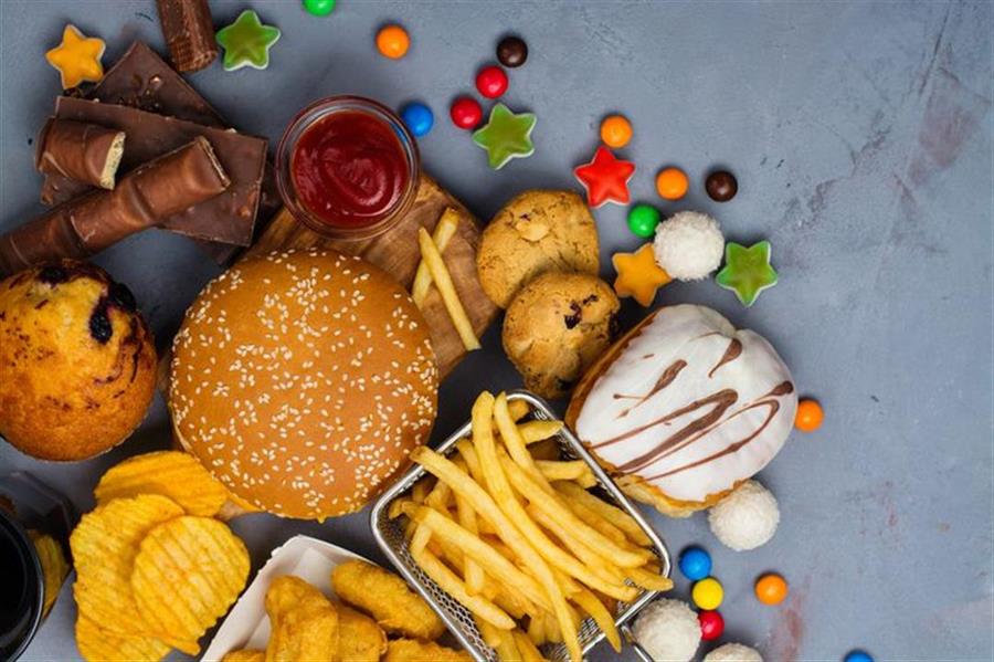 3 أنواع من الأطعمة تشعرك بالتعب والخمول.. تعرف عليها