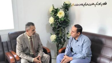 لقاء تعاوني بين إذاعتي سيئون وصوت المقاومة على هامش مؤتمر التطور المعرفي