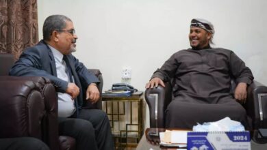 لقاء يجمع محافظ سقطرى ورئيس جامعة حضرموت للارتقاء بالتعليم الجامعي