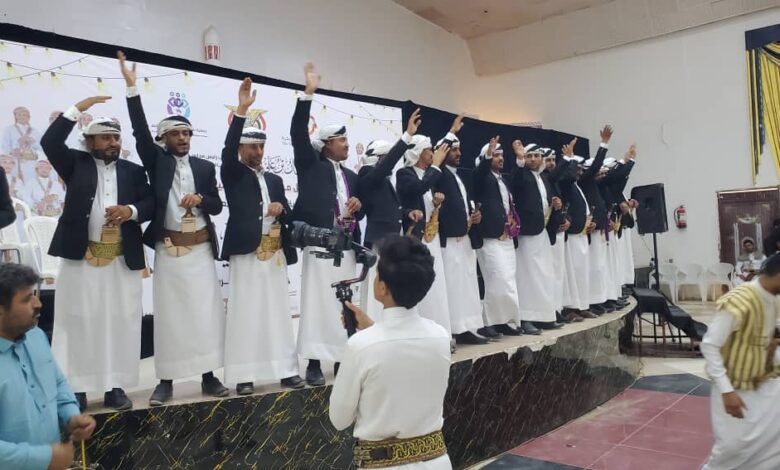مأرب تحتفي بزفاف 36 شابًا من إب في عرس جماعي بهيج 1 مأرب تحتفي بزفاف 36 شابًا من إب في عرس جماعي بهيج