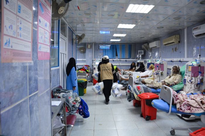 "إفطار الصائم".. مبادرة الخلية الإنسانية لدعم المرضى والمعاقين في تعز