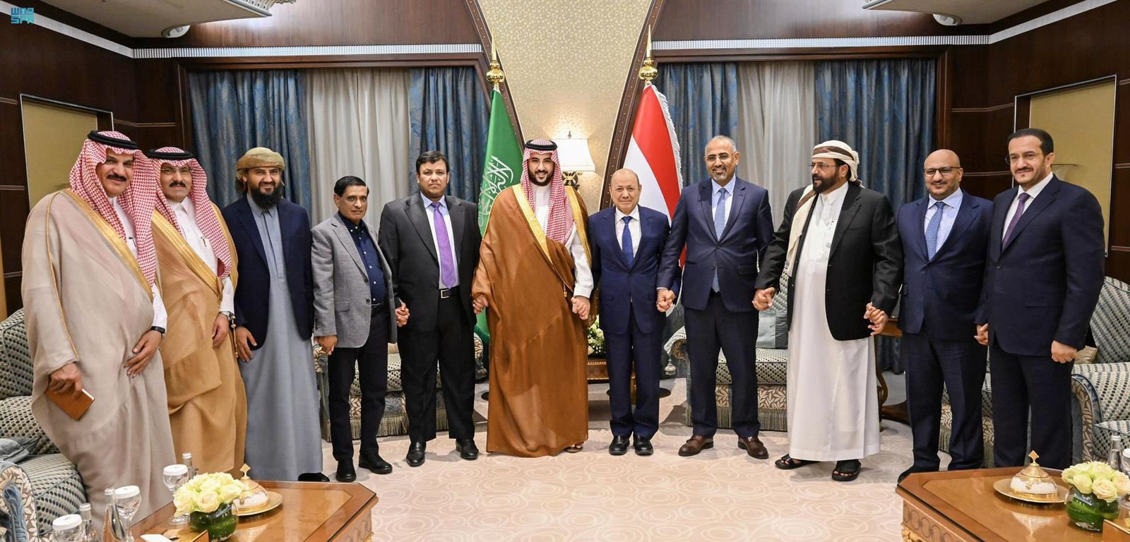 لقاء يجمع رئيس وأعضاء مجلس القيادة الرئاسي بوزير الدفاع السعودي في الرياض (صورة)