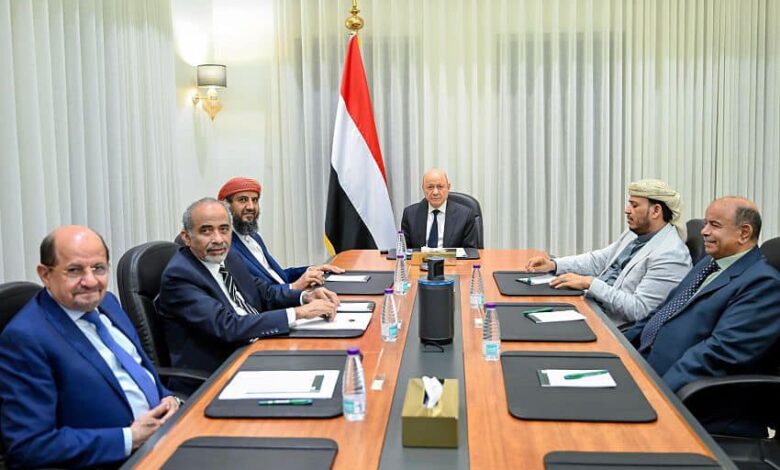 مجلس القيادة الرئاسي يؤكد تسريع التعافي الاقتصادي وتعزيز الاستقرار في عدن والمحافظات المحررة 1 مجلس القيادة الرئاسي يؤكد تسريع التعافي الاقتصادي وتعزيز الاستقرار في عدن والمحافظات المحررة