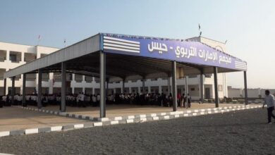 توزيع الزي المدرسي لطلاب وطالبات مجمع الإمارات التربوي في حيس