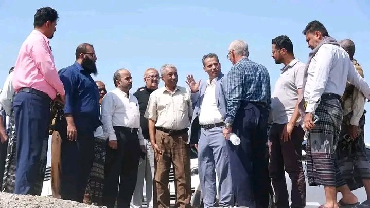 محافظ أبين يتفقد مشروع الطاقة المتجددة بتمويل إماراتي في زنجبار