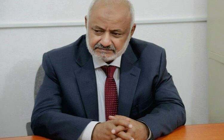 محافظ الحديدة يعزي في وفاة مدير مكتب الزراعة بمديرية حيس 1 محافظ الحديدة يعزي في وفاة مدير مكتب الزراعة بمديرية حيس