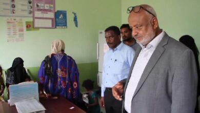 محافظ الحديدة يتفقد منطقة الحيمة الساحلية