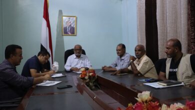 محافظ الحديدة يدعو DRC للانتقال من الإغاثة إلى التنمية