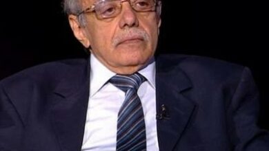 محافظ الحديدة يعزي بوفاة الإعلامي محمد شُنيف