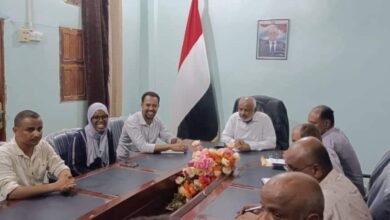 محافظ الحديدة يدعو المنظمات إلى زيادة تدخلاتها الإنسانية بالمحافظة