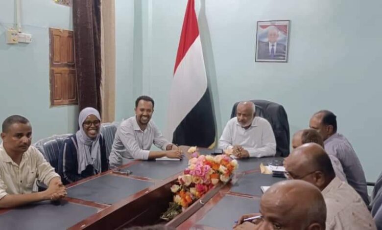 محافظ الحديدة يدعو المنظمات إلى زيادة تدخلاتها الإنسانية بالمحافظة