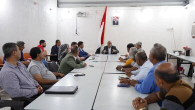 محافظ الحديدة يناقش مع خبراء الأمم المتحدة الاستعداد لمواجهة تسرب صافر