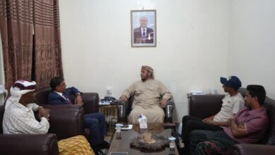 محافظ سقطرى يبحث مع هيئة حماية البيئة تعزيز جهود صون المحميات والتنوع الحيوي في الأرخبيل