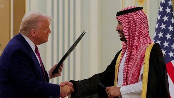 محمد بن سلمان يبدأ زيارة رسمية للولايات المتحدة بناءً على دعوة ترامب