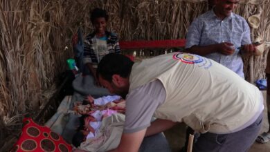 مدير الخلية الإنسانية يتفقد اسرة التوائم الأربعة في الخوخة جنوب الحديدة