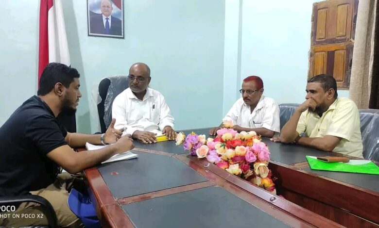 مدير الخوخة يجتمع بمسؤول المياه في منظمة الهجرة الدولية