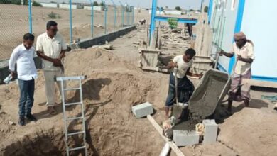مدير تربية الحديدة يتفقد سير أعمال مشروع إنشاء مدرسة حمير بالخوخة