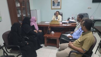 مدير ميناء المخا يلتقي مديرة جمعية الزهراء لتعزيز الشراكة المجتمعية والتنمية المستدامة